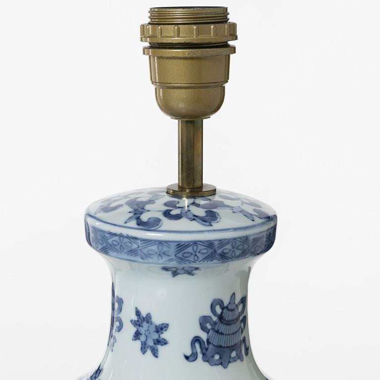 Bordslampor, ett par, porslin, Kina, 1900-tal.