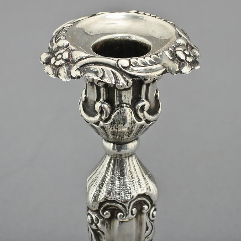 LJUSSTAKAR, ett par, silver, Emanuel Forssman, Växjö, 1866.