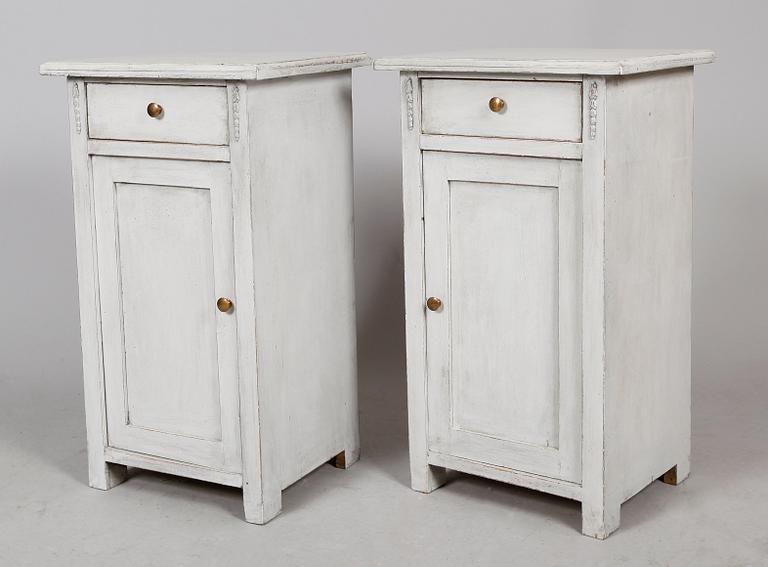 POTTSKÅP, 1 par, gustaviansk stil, 1900-talets första hälft.