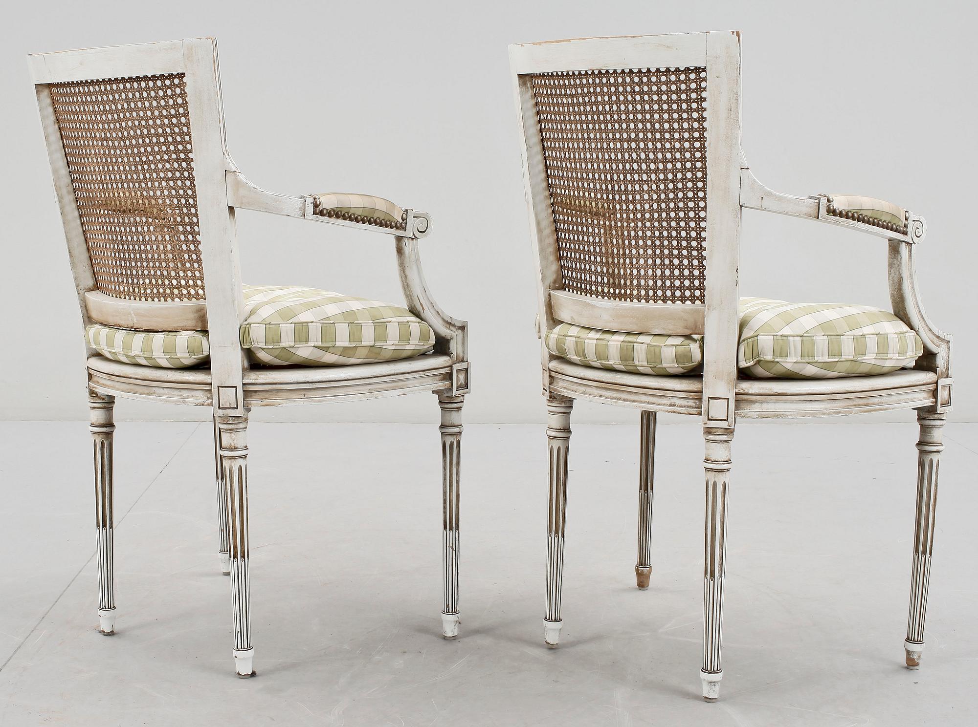 KARMSTOLAR, ett par, gustaviansk stil, omkring 1900.