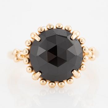 Ring 14K with black stone, possibly spinel, Pandora.