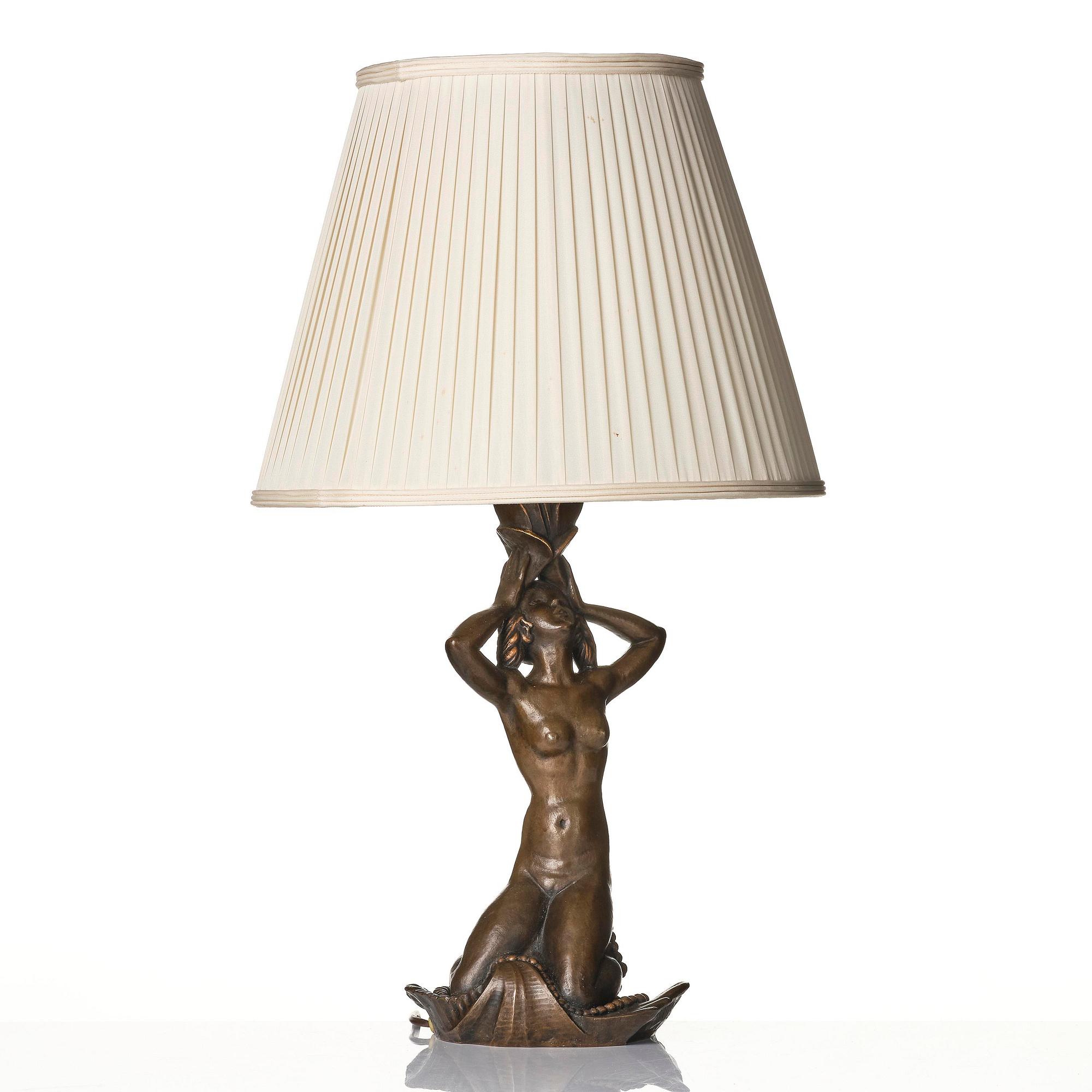 Hjördis Nordin-Tengbom, a patinated bronze table lamp, Herman Bergman konstgjuteri, Stockholm, 1922.