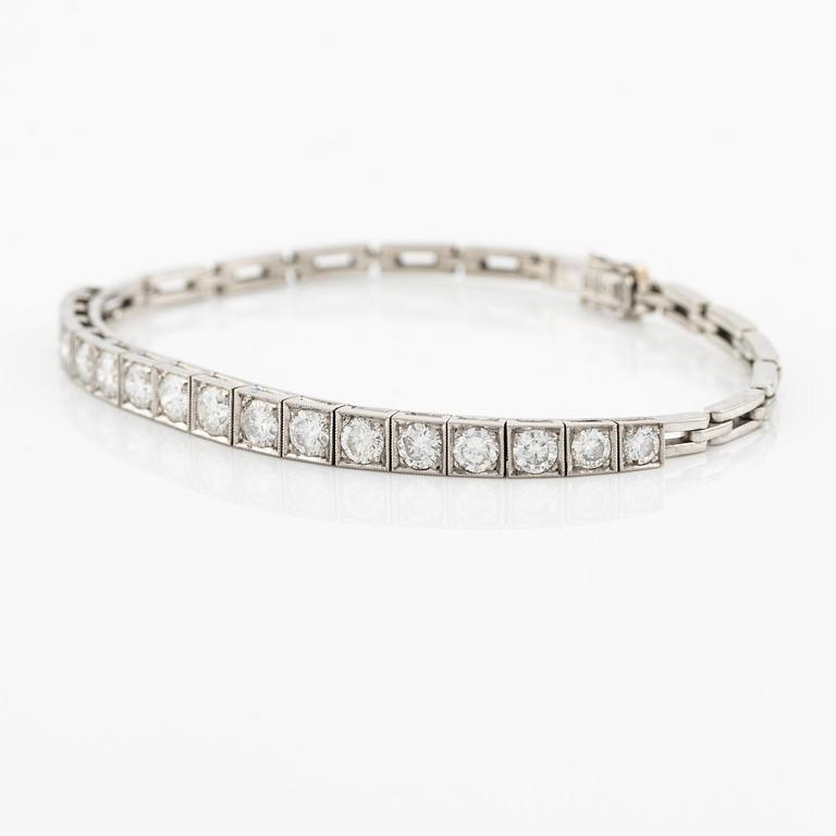 Armband, 18K vitguld med briljantslipade diamanter.