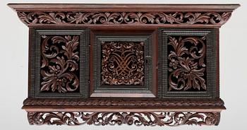 KUNGLIGT SKÅP, delvis barock, enligt uppgift från Norge, 1600/1700-tal.