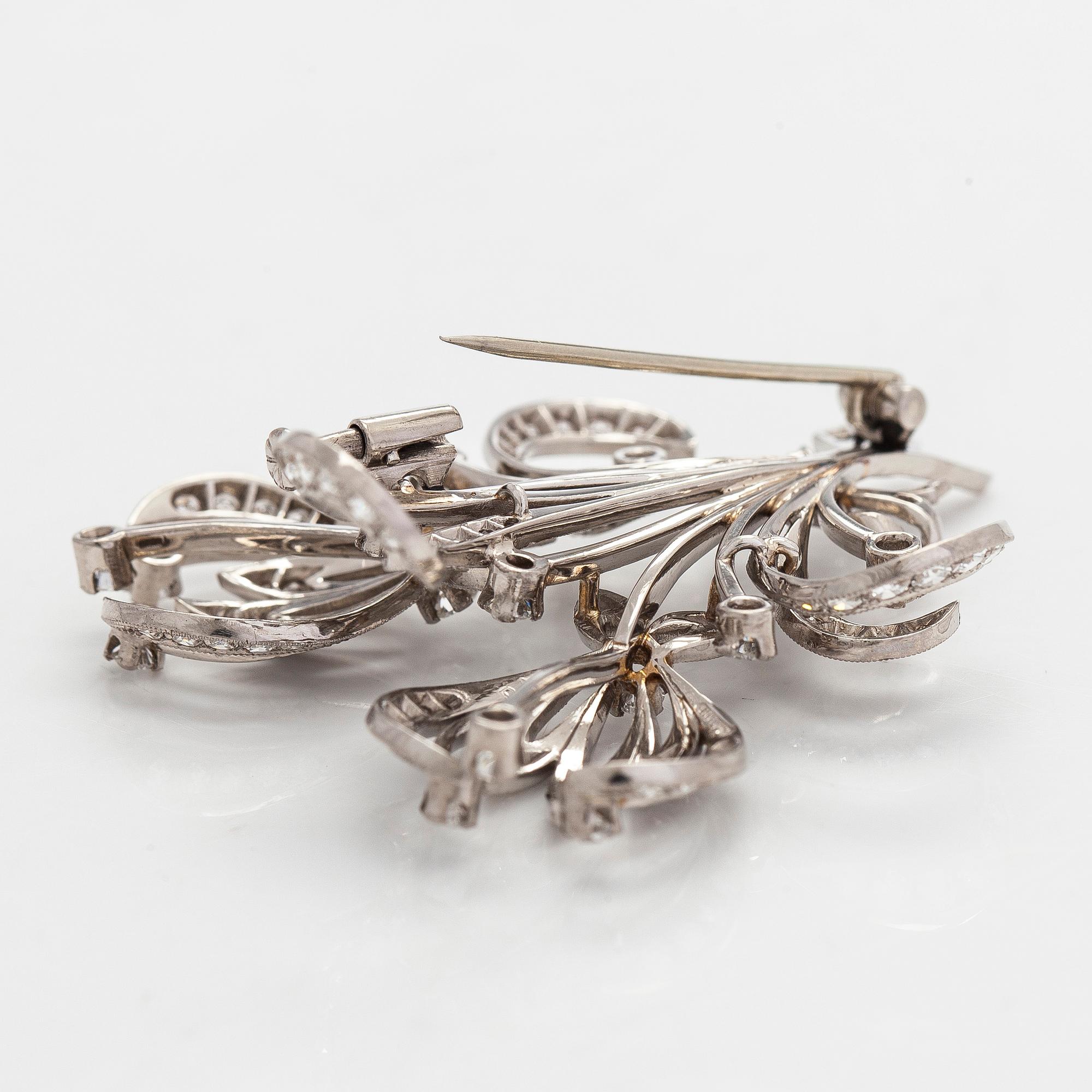 A. Tillander, Brosch, palladium med briljant- och åttkantslipade diamanter. Helsingfors.