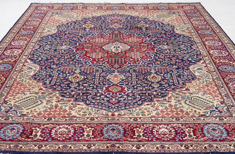 Rug, Tabriz, approx. 370 x 270 cm.