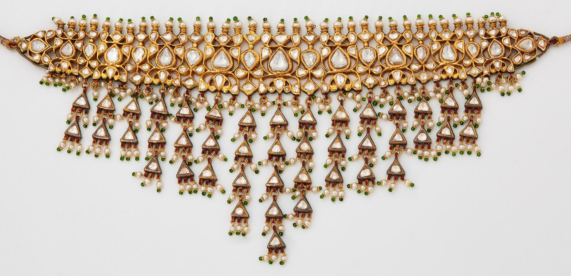 An Indian demi parure comprising a necklace and a pair of earrings.