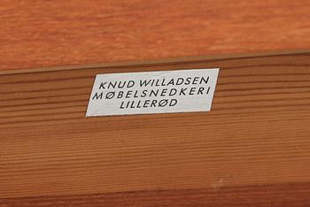 SKRIVBORD, Knud Willadsen möbelsnedkeri Lilleröd, 1950/60-tal.