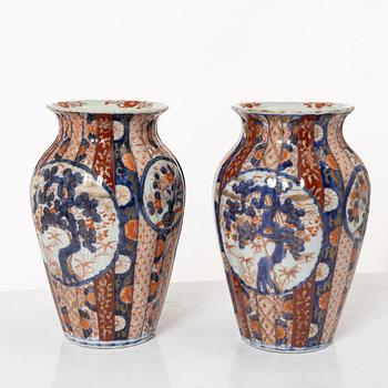 Vaser, ett par, porslin, Japan, Meiji (1868-1912.