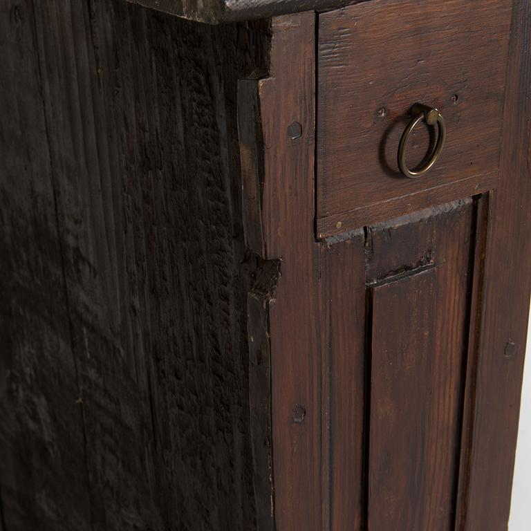 A 18th/19th century two parts corner cabinet.