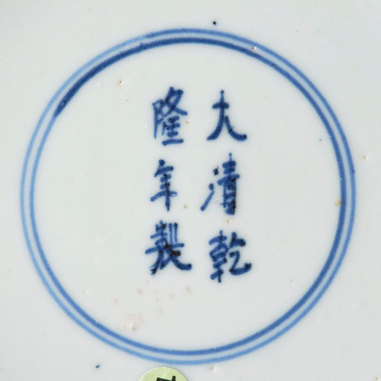 A blue and white lingzhi dish, late Ming dynasty/early Qing dynasty.