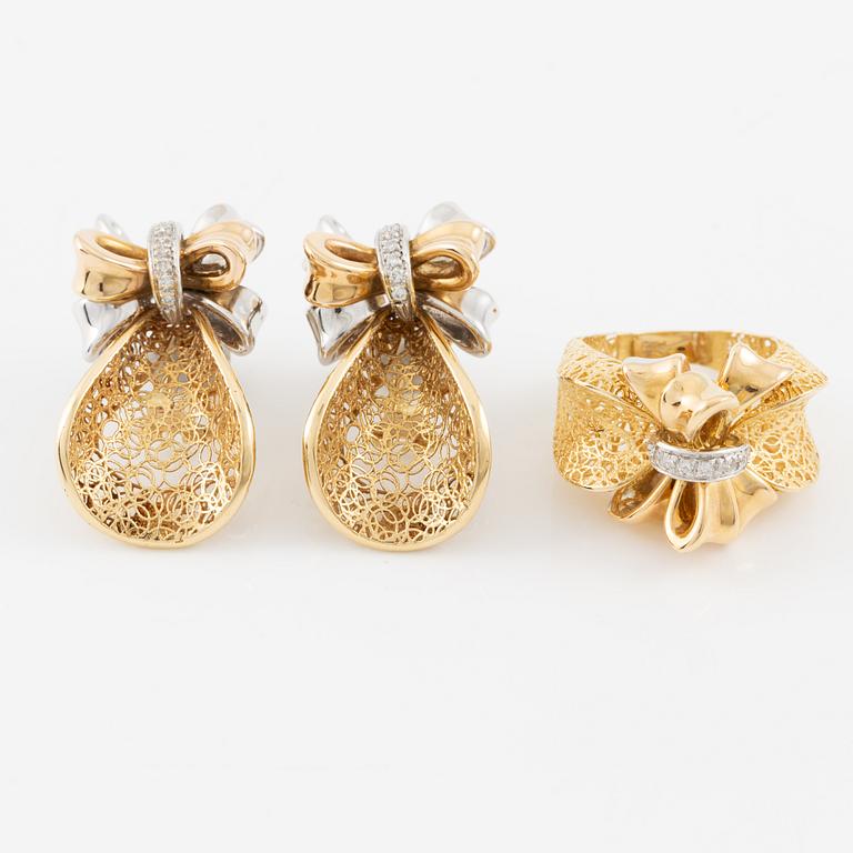Demi parure, ring and earrings, 18K gold with brilliant-cut diamonds. Italy.