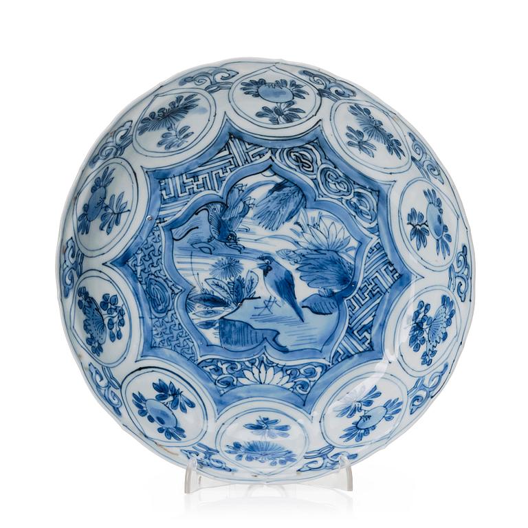 A blue and white kraak dish, Ming dynasty, Wanli (1572-1620).