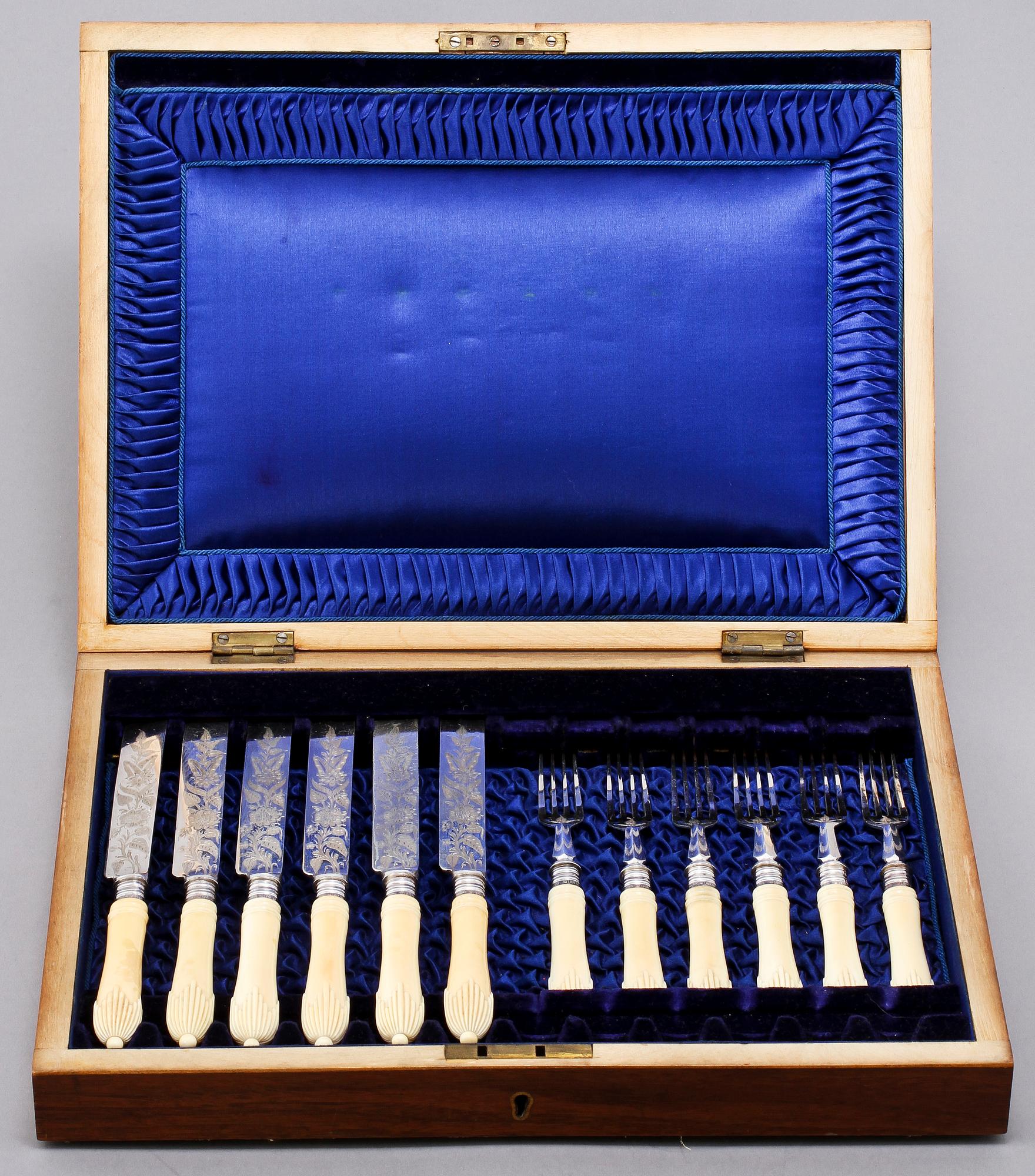 FISKBESTICK, 12 st, silver samt nysilver, Sheffield, England, 1900-tal.