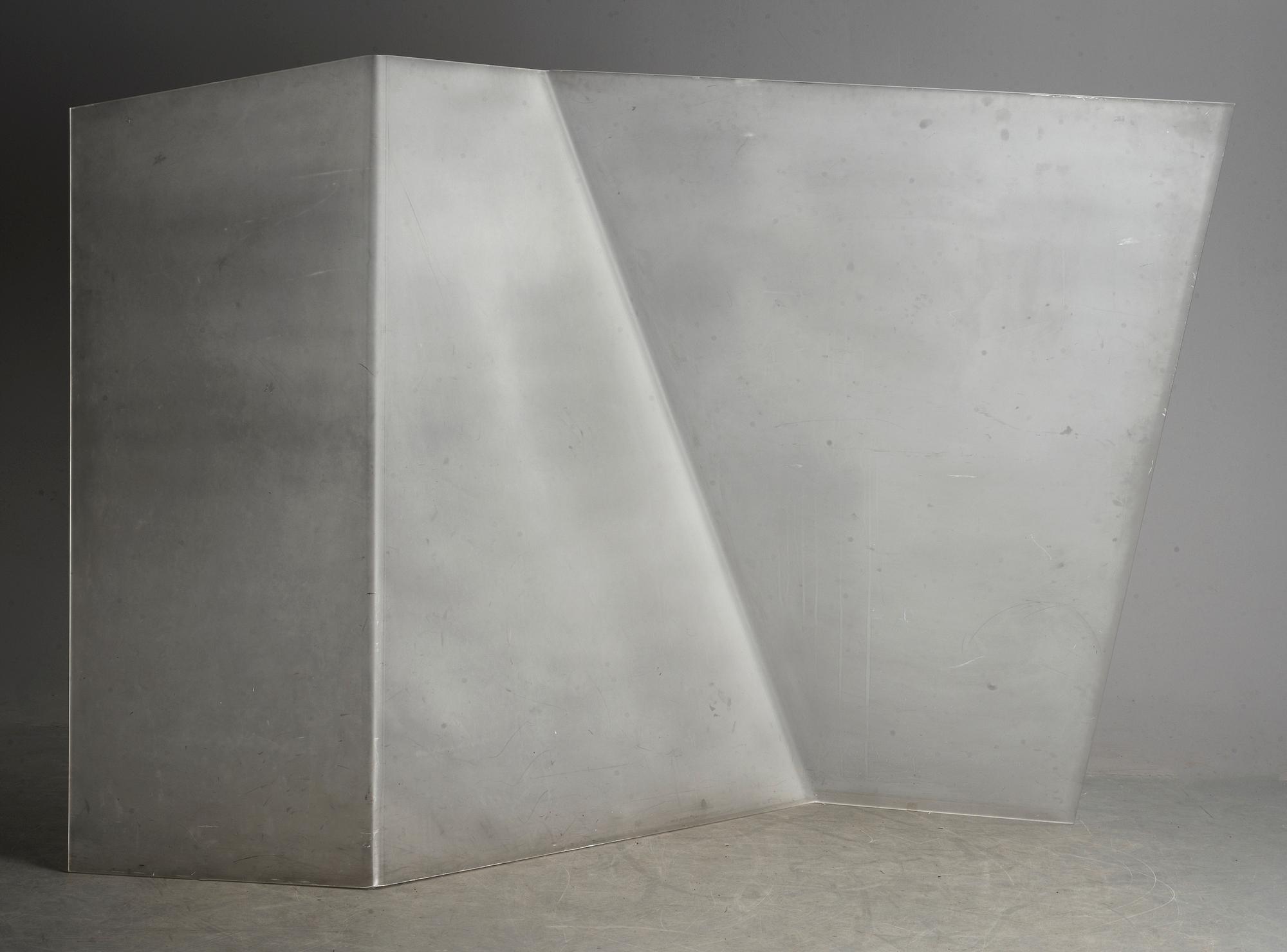 SKÄRMVÄGG, "Ice", blästrad akryl, M Claesson, E Koivosto och O Rune, Erik Lantz, Nybergs plast, 1999.