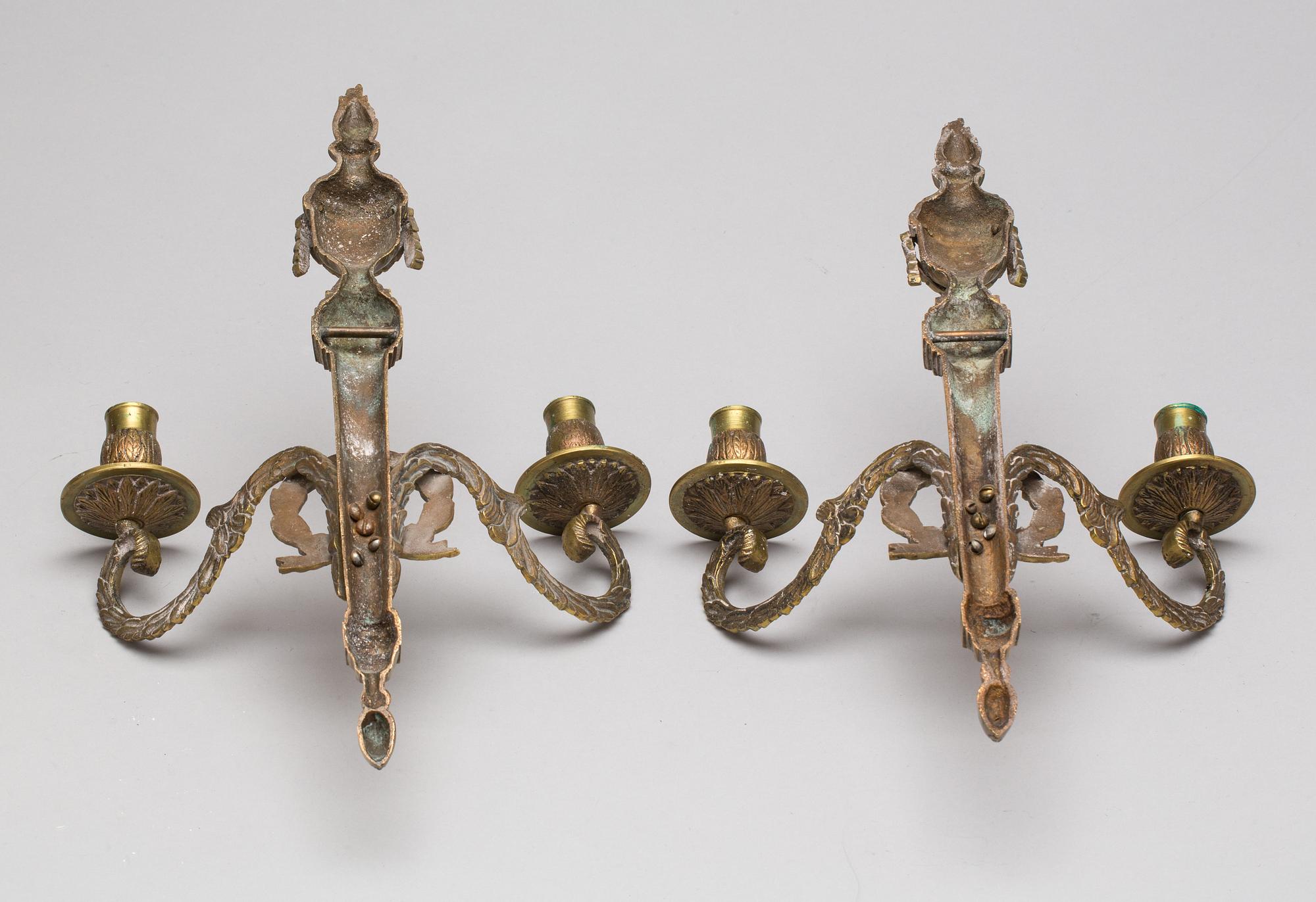 APPLIQUER, ett par. Louis XVI-stil. 1900-tal.