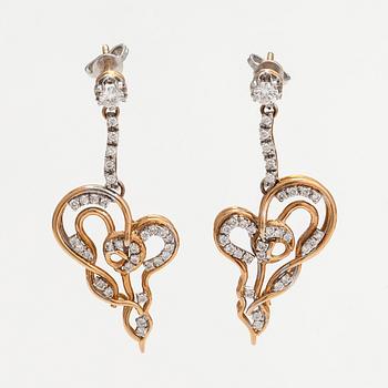 A pair of 18K gold earrings with diamonds ca. 1.04 ct in total. Italy.