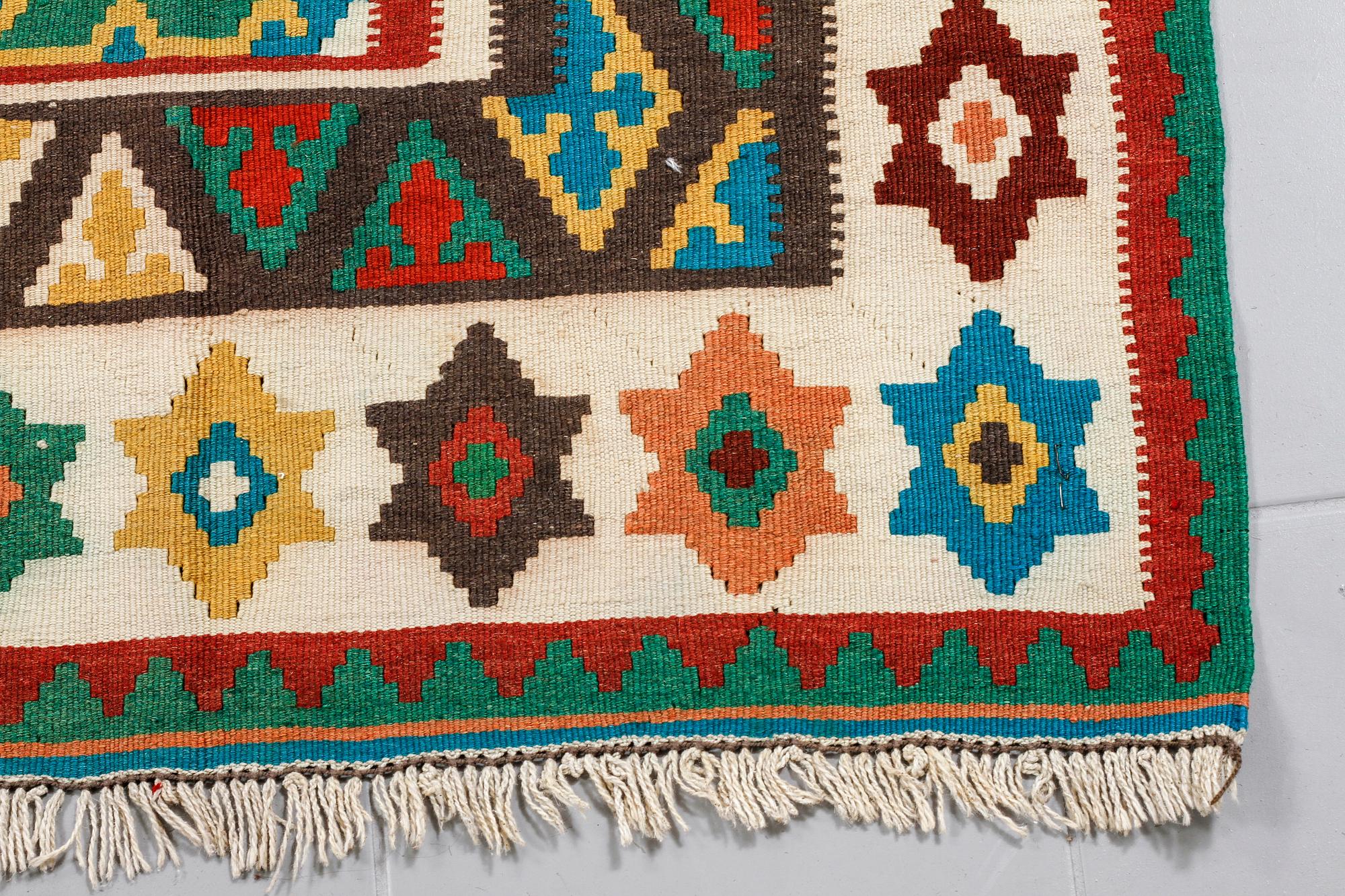 MATTA, kelim kashgai, 292 x 206 cm.