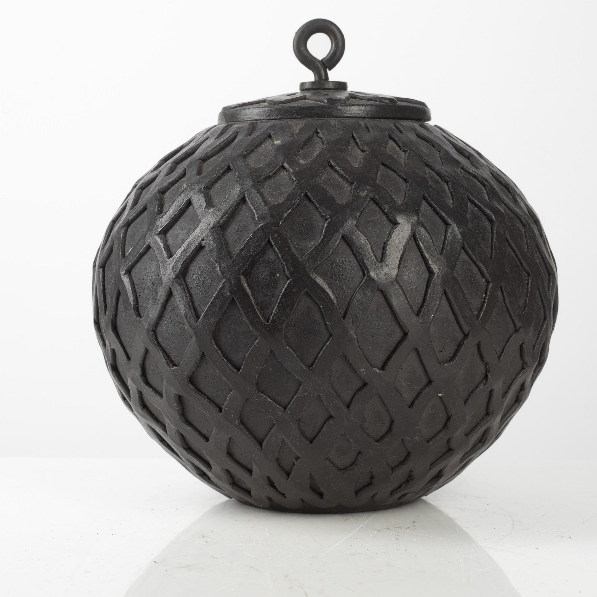 Anja Notini, an urn with cover, own workshop, Saltsjö-Boo.