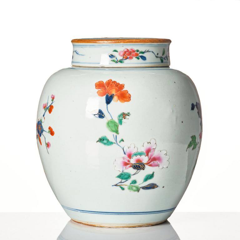 A famille rose jar with cover, Qing dynasty, 18th Century.