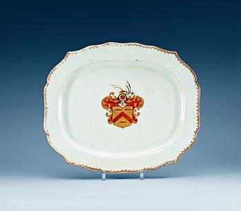 An armorial serving dish, Qing dynasty, Qianlong (1736-95).