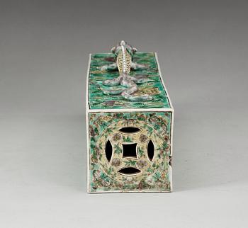A rare famille verte scroll weight, Qing dynasty (1644-1912).