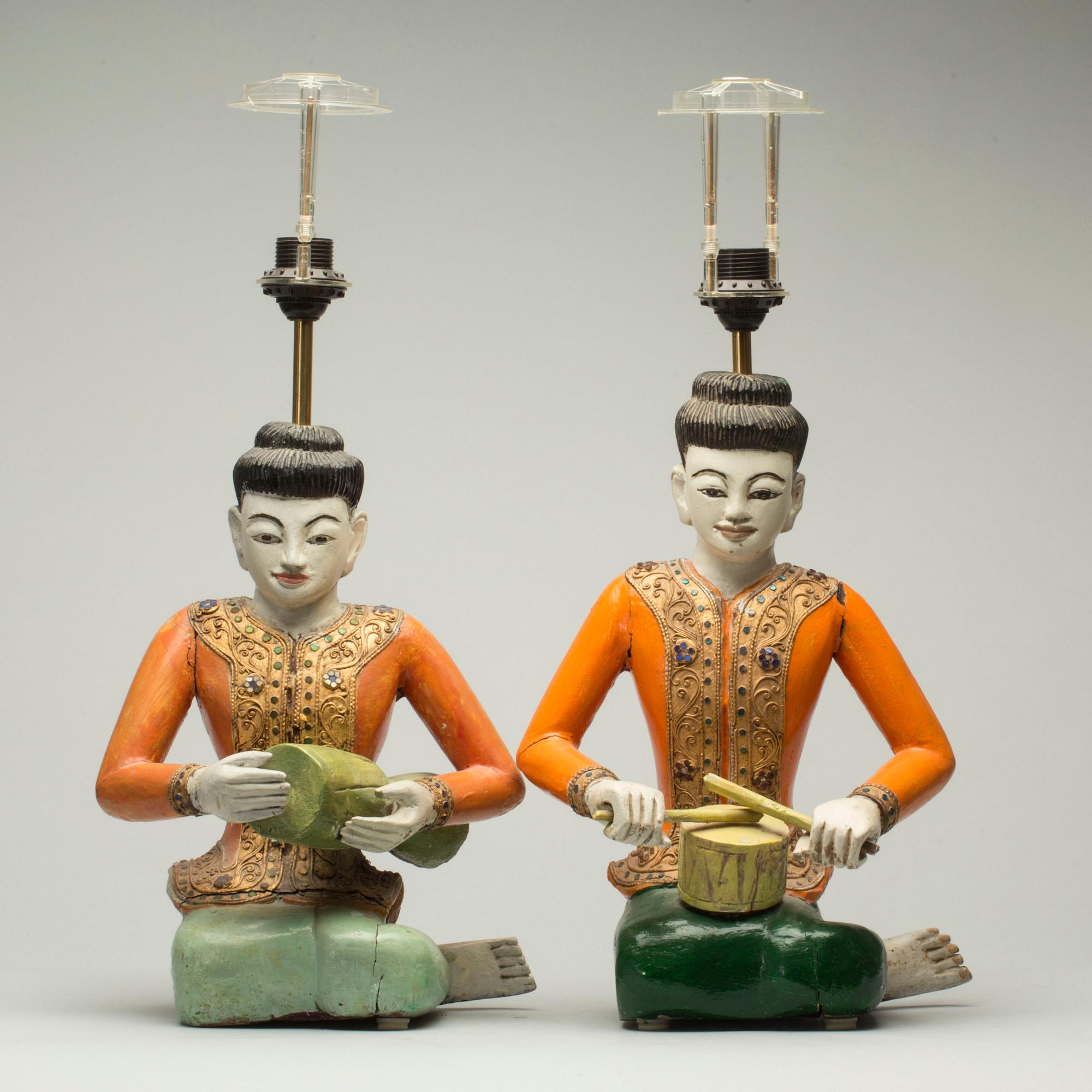 BORDSLAMPOR, ett par, Thailand modern tillverkning.
