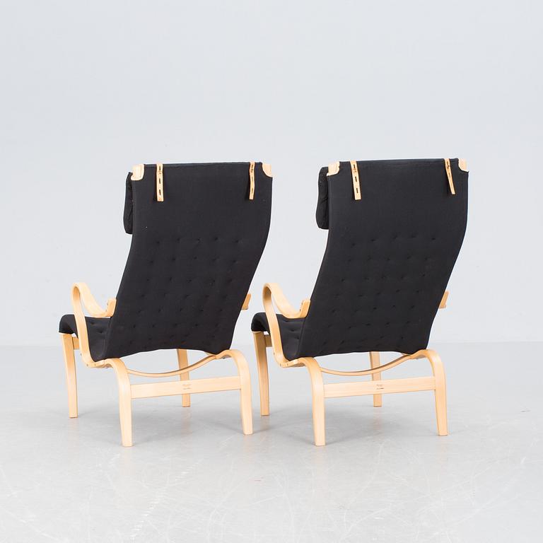 KARMSTOLAR, ett par, "Miranda" Bruno Mathsson för Mathsson International, Värnamo.