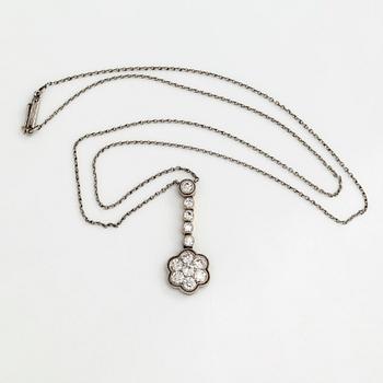 A platinum/17K gold necklace, set with old-cut diamonds, first half of the 20th century.