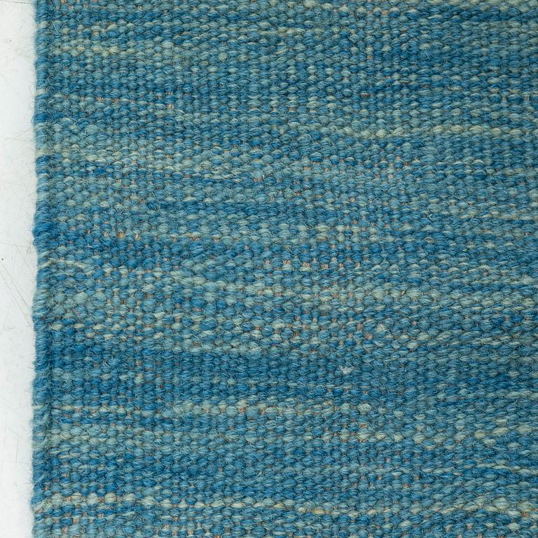A kilim carpet 244 x 171 cm.