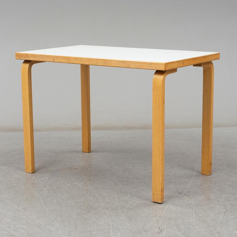 ALVAR AALTO, a table with four model 69 chairs, Artek.