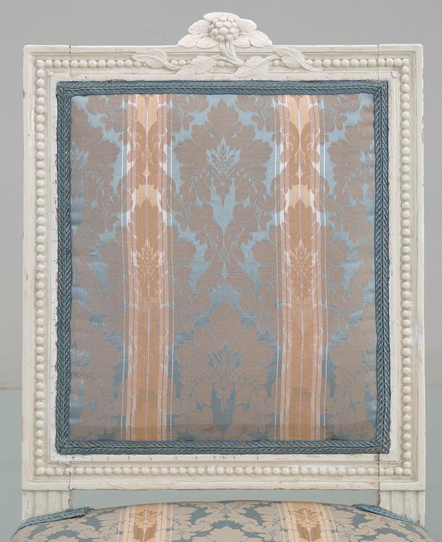 STOLAR, tre stycken. Stockholmsarbeten, 1700-talets slut. Gustavianska.
