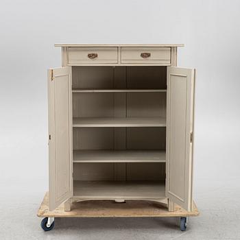 An early 20th century cabinet.