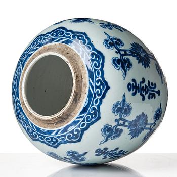 A blue and white jar, Qing dynasty, Kangxi (1662-1722).