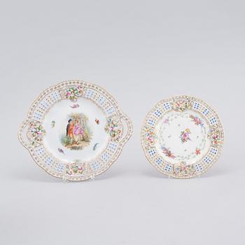 16 similar pieces of porcelain table ware, by Sächsische Porzellan-Manufaktur Dresden, 20th cenutry.