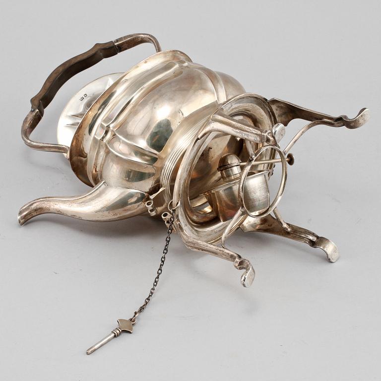 TEKÖK PÅ RECHAUD, silver, Mappin Webb, Sheffield, England, 1908. Vikt 1 280 g.