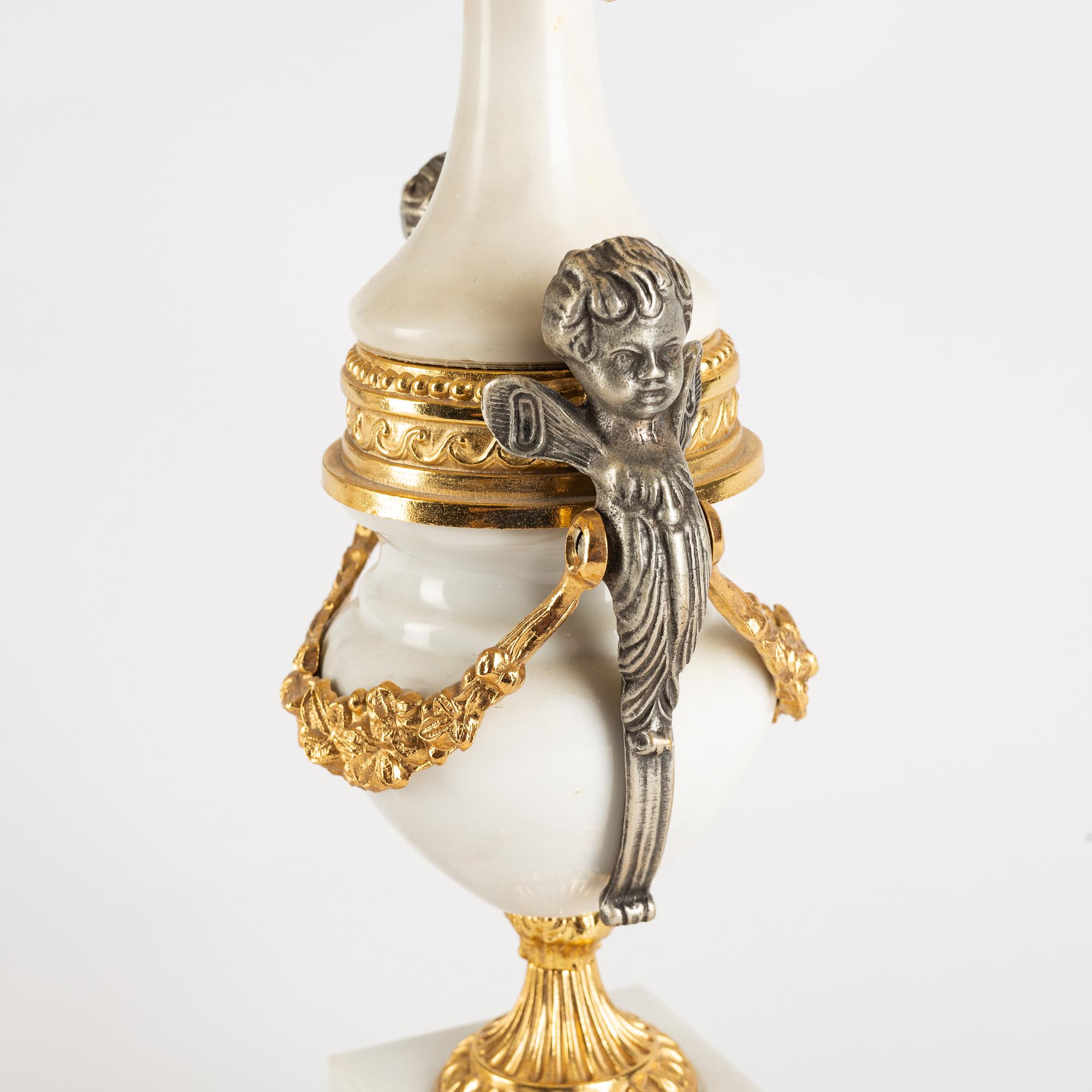 Kandelabrar, ett par, Louis XVI-stil, modern tillverkning.