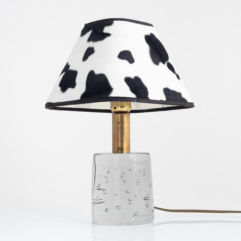 Josef Frank, a model '1819' table lamp, manufactured by Reijmyre for Firma Svenskt Tenn.