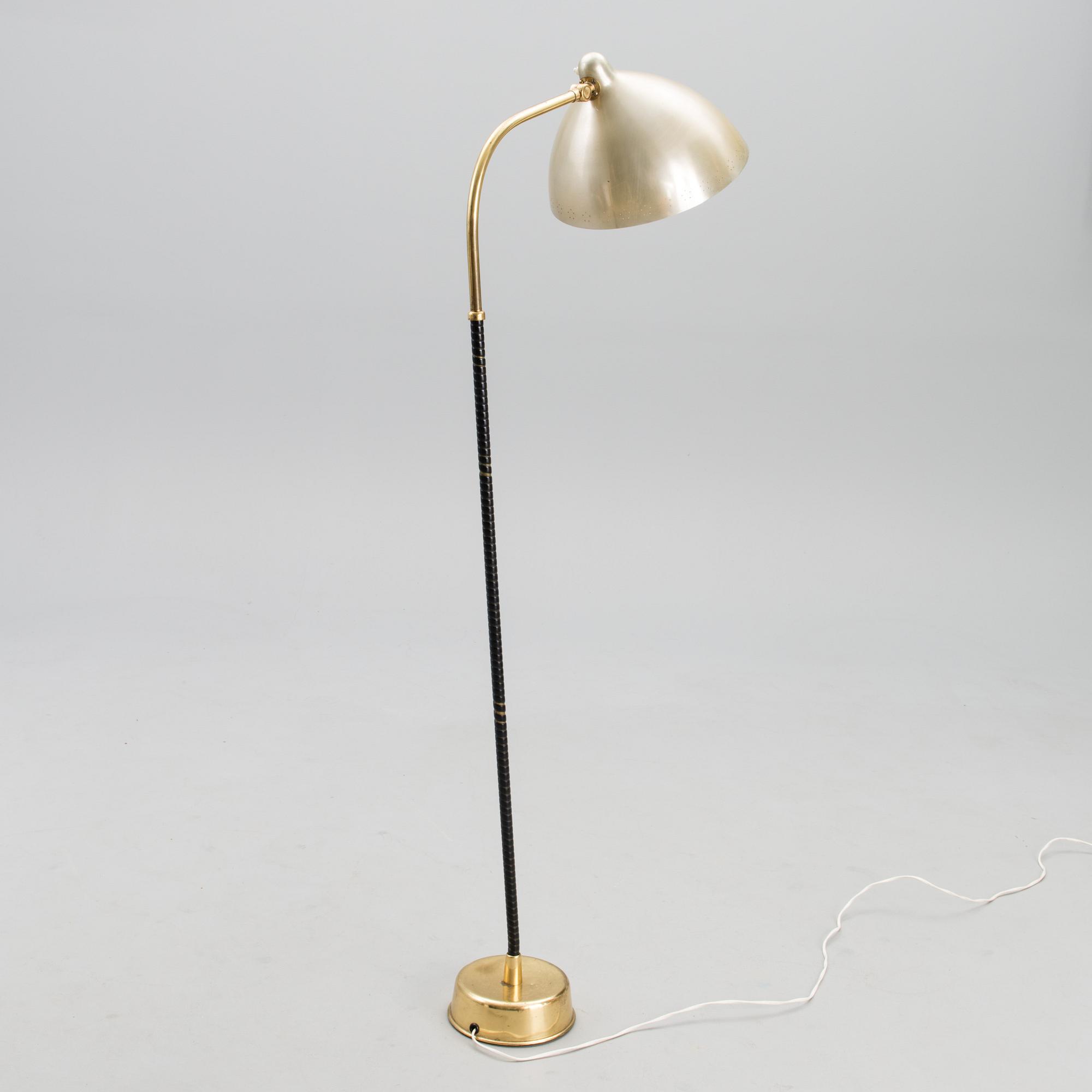 LISA JOHANSSON-PAPE, GOLVLAMPA. Tillverkare Orno. Sent 1940-tal.