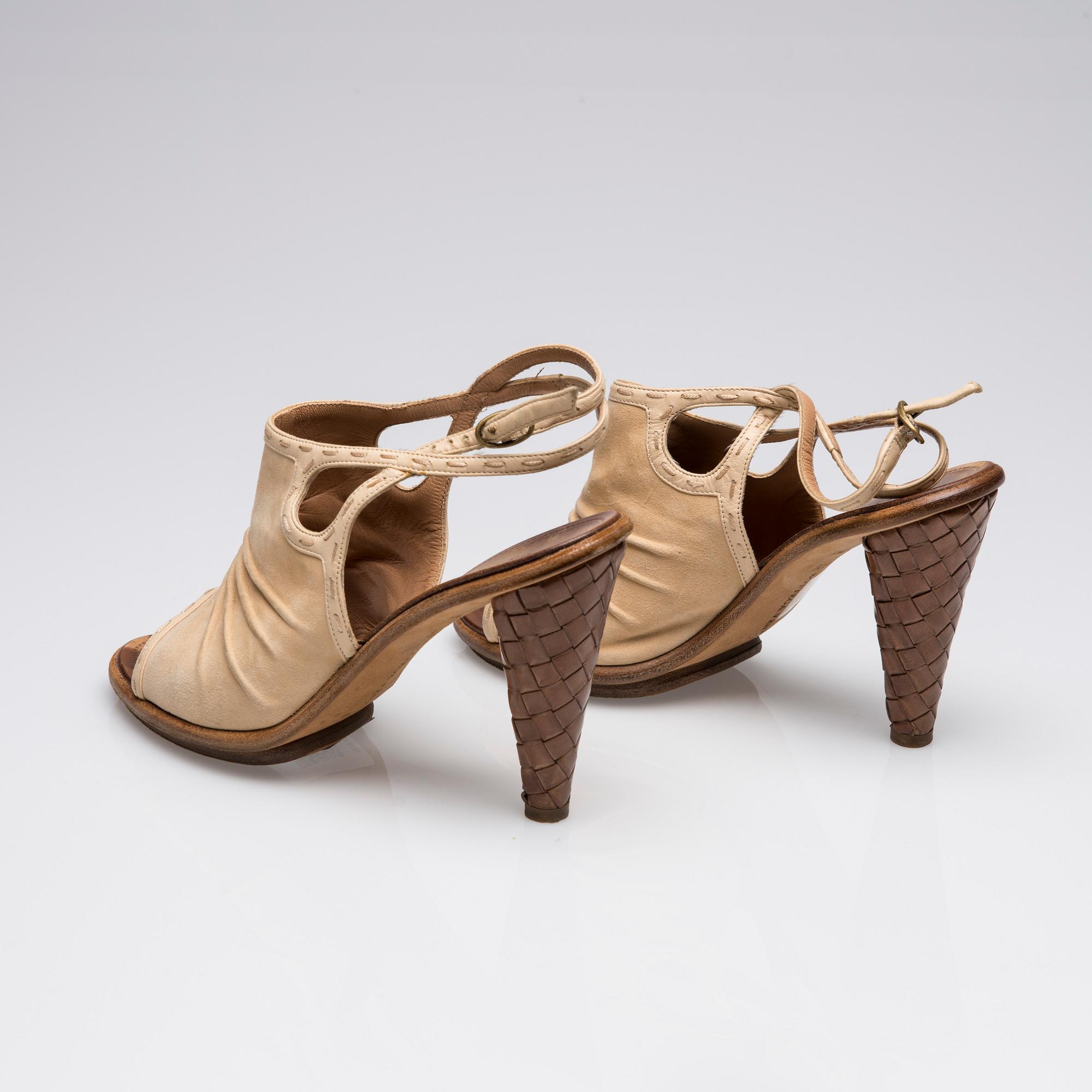 SKOR, Bottega Veneta.