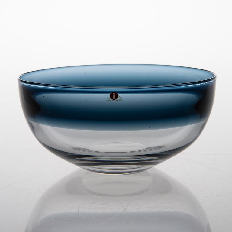 A clear glass bowl with a blue rim, signed Timo Sarpaneva 2303.