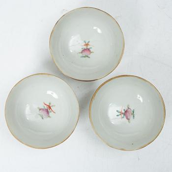 Skålar, sju stycken, porslin. Sen Qingdynasti, omkring 1900.