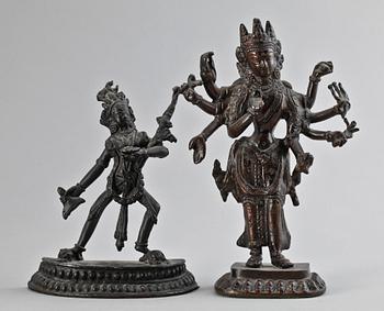 FIGURINER, 4 st, mässing resp järn, Indien. 1900-talets andra hälft.