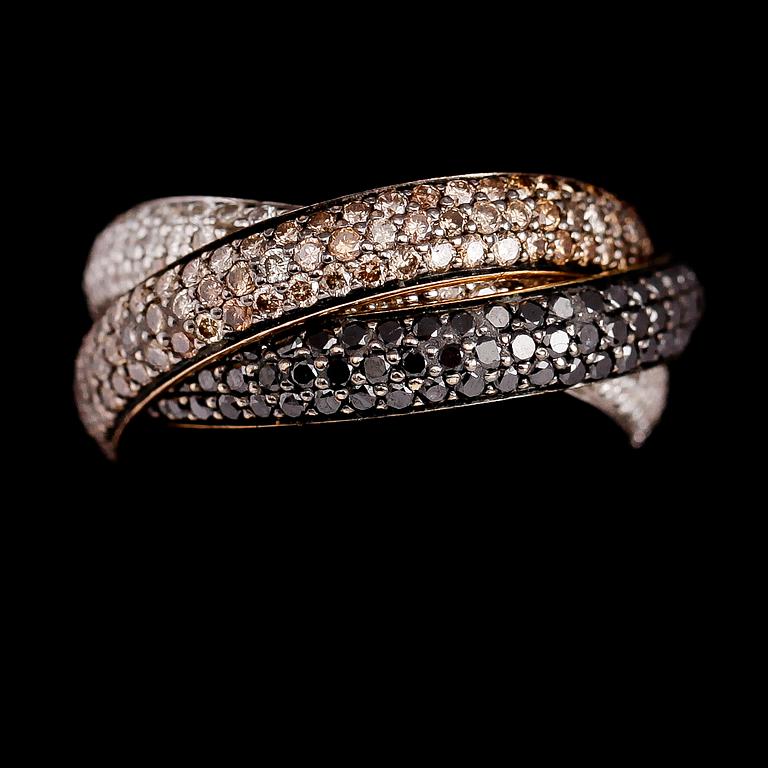 RING, 18 k flerfärgat guld, briljantslipade olikfärgade diamanter tot 4.49 ct.