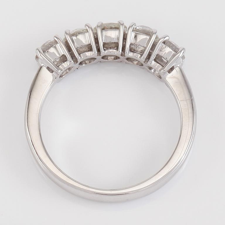 RING, 18K vitguld och diamanter tot ca 1.44 ct.