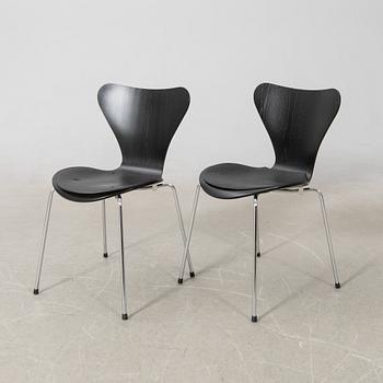 Arne Jacobsen, chairs, a pair, "The Seven", Fritz Hansen, Denmark 2007.