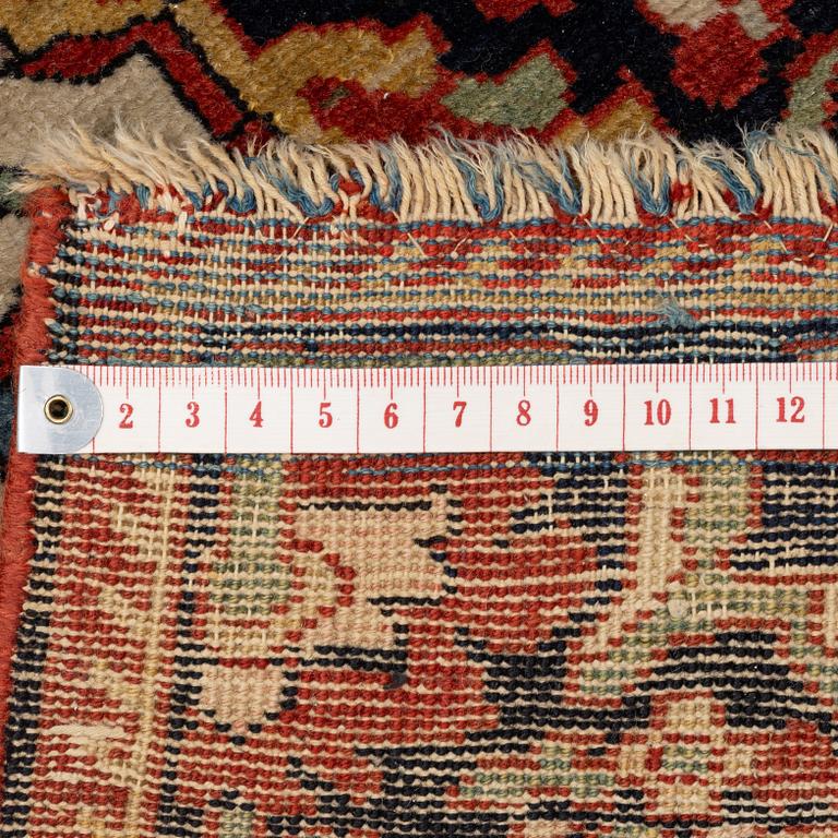 An antique Sarouk rug Western Iran, c 160 x 96 cm.