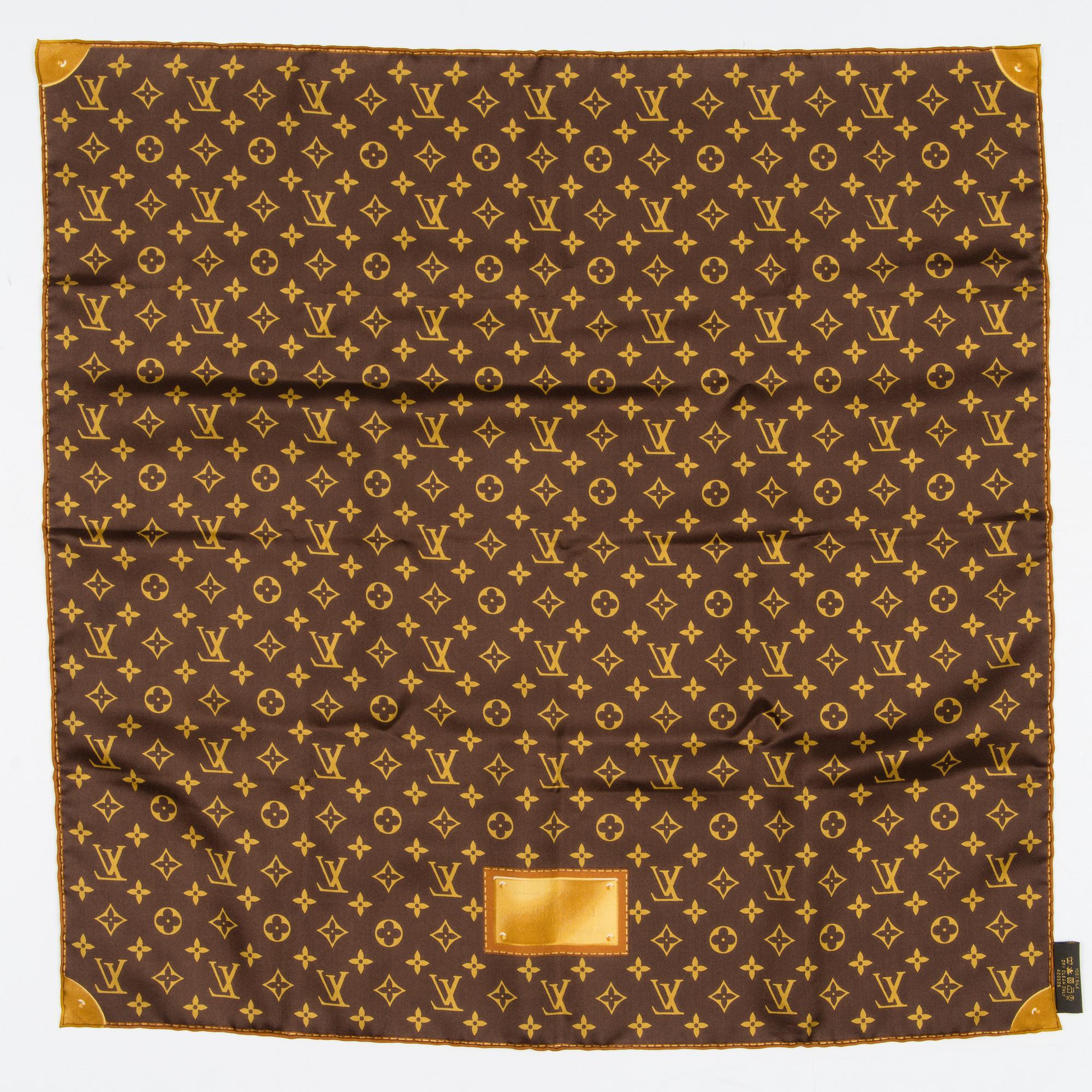 LOUIS VUITTON, "Carre Monogram Classique", HUIVI.