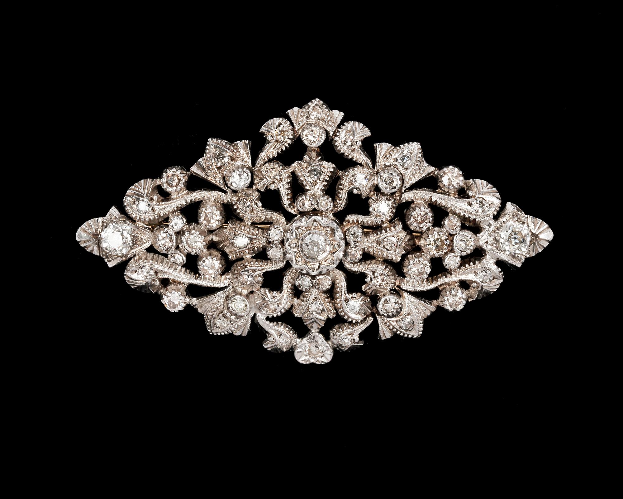 BROSCH, silver och guld med briljantslipade diamanter, tot ca 1,75 ct, tidigt 1900-tal.