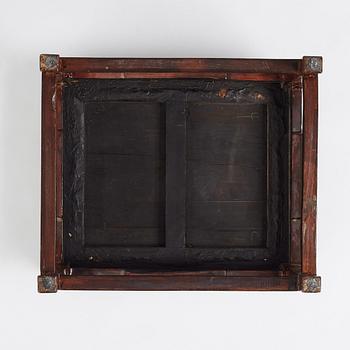 Bord, hardwood. Qingdynastin, 1800-tal.